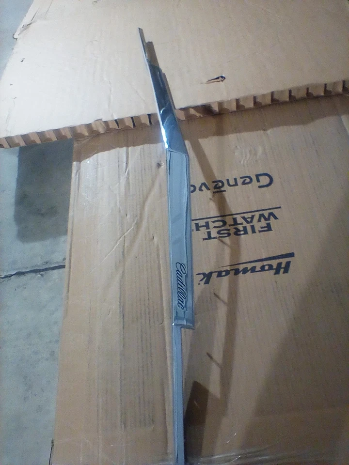 1976-79 Cadillac Sevilha capô dianteiro moldura cromada acabamento lábio fabricante de equipamento original - Imagem 2 de 4