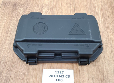   OEM BMW F22 F30 F87 F80 F82 M3 M4 Front Power Distribution Fuse Box Cover Top
