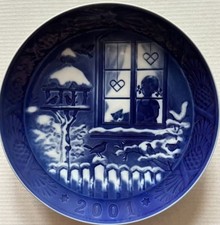 Royal Copenhagen  Weihnachtsteller 2001, &Oslash; 18 cm,  Sven Vestergaard &ldquo; Fuglehus&ldquo;
