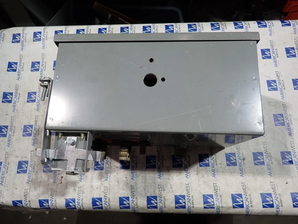 Enchufe de bus cuadrado D PFA32030GN 3 fases 4W 30 amp 240v interruptor estilo busway interruptor Foto 4 de 4