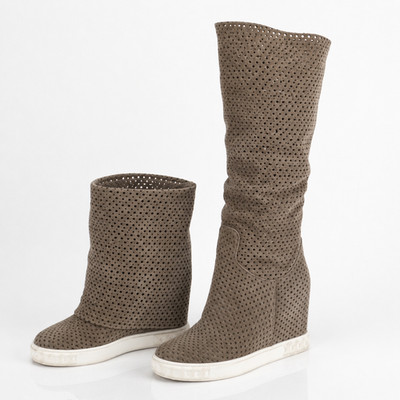 Casadei perforierte Stiefel unsichtbar Keilabsatz khaki grün Wildleder Überschlag UK 3