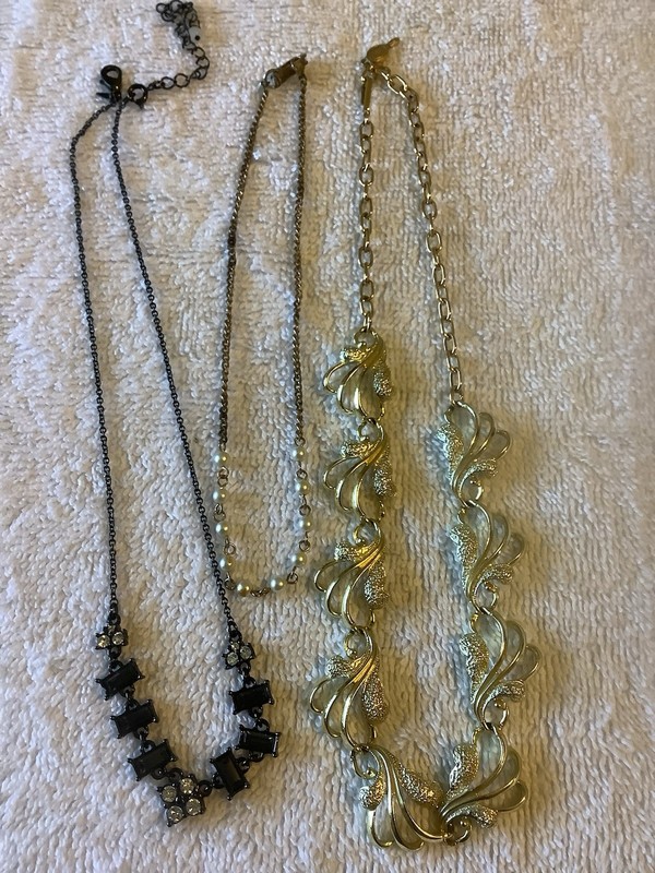 3 Vintage Retro Necklaces: Sarah Coventry 60’s "Frosted Feather", Faux Pearl, ++