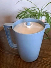 VTG 2 Qt Tupperware 1676-6 Country Blue Pitcher and Blue Push Button 801-6