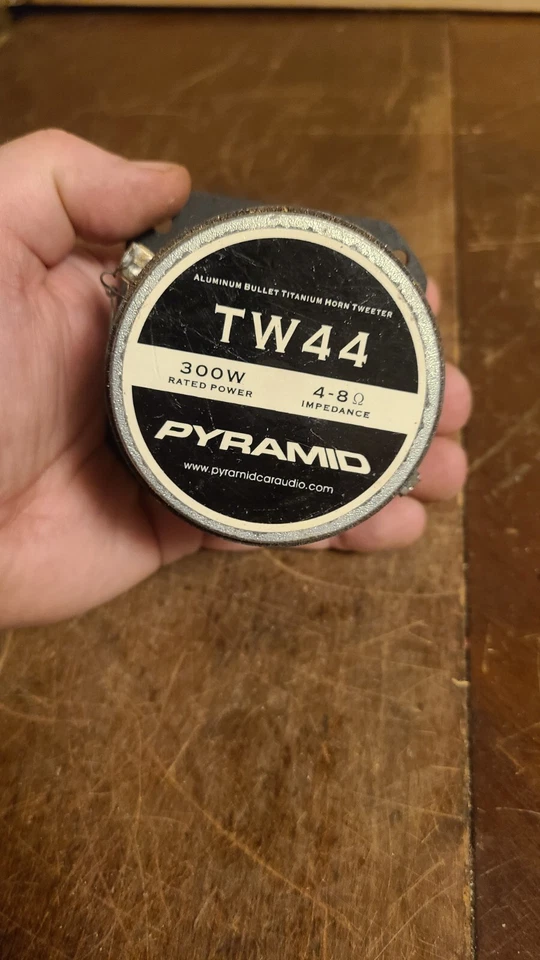 Tweeter de bala de titanio de aluminio fundido a presión piramidal modelo TW44 Foto 2 de 3