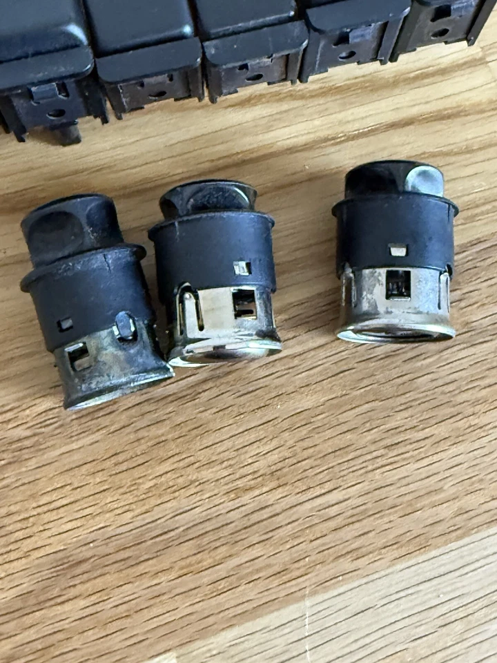 LOTE DE RELÉS INTERRUPTORES MERCEDES-BENZ W123 USADOS 240D 300D 230E 200D 200 300CD Foto 2 de 4