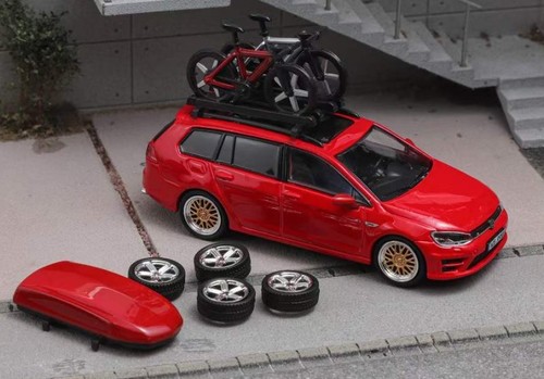 VW Volkswagen Golf Mk VII Variant + bici e box tetto - rosso - Zoom 1:64 - Foto 5 di 6