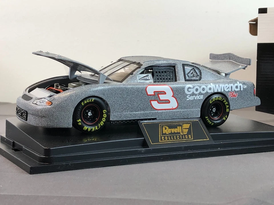 Revell 1:24 Diecast Preview 2001 Test Car DALE EARNHARDT Monte Carlo Goodwrench - Image 3 of 4