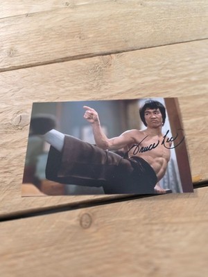 BRUCE LEE - Repro Autograph - Approx 10x16 (1055)