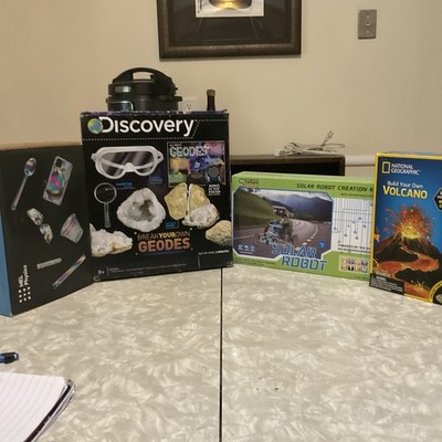 4 Boys Discovery Kits Polarized Light Geodes Solar Robot Build A Volcano NIB