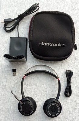 Plantronics Voyager Focus UC B825 Bluetooth Headset, m. Ladeschale + USB-Dongle.
