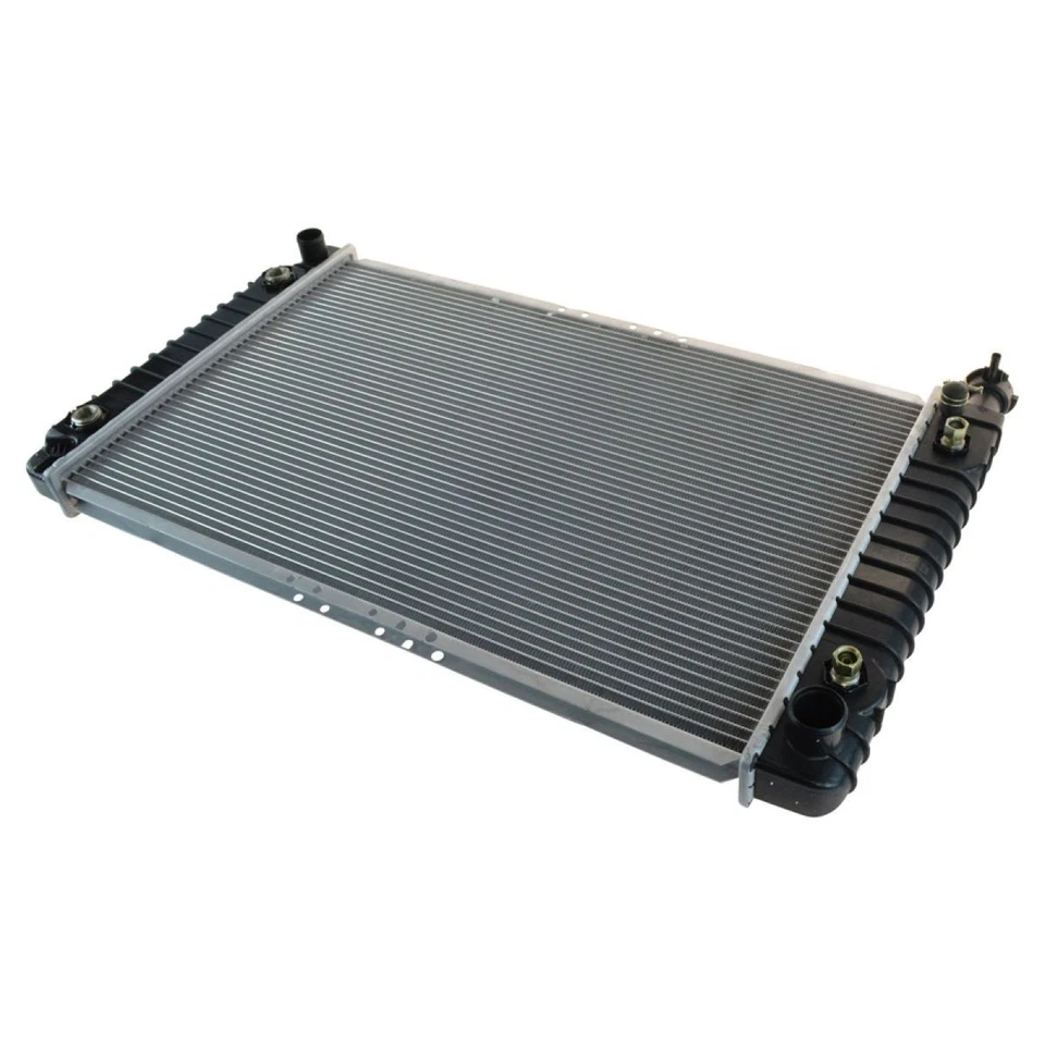 Radiador NUEVO para camioneta Chevy GMC C/K Suburban con enfriador de aceite de motor Foto 2 de 4