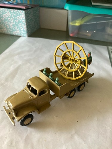GMC Militaire bâché avec mitrailleuse | Vieille  Collections