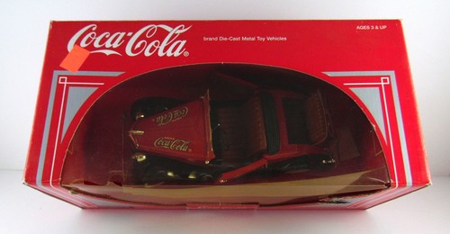 1934 FORD COCA COLA ROADSTER SOLIDO 1:18 SCALE - Picture 8 of 9