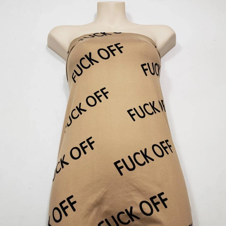 Tecido Jersey Sassy "F*** Off" Estampa de Texto Duplo Escovado Poli Elastano - Imagem 4 de 4