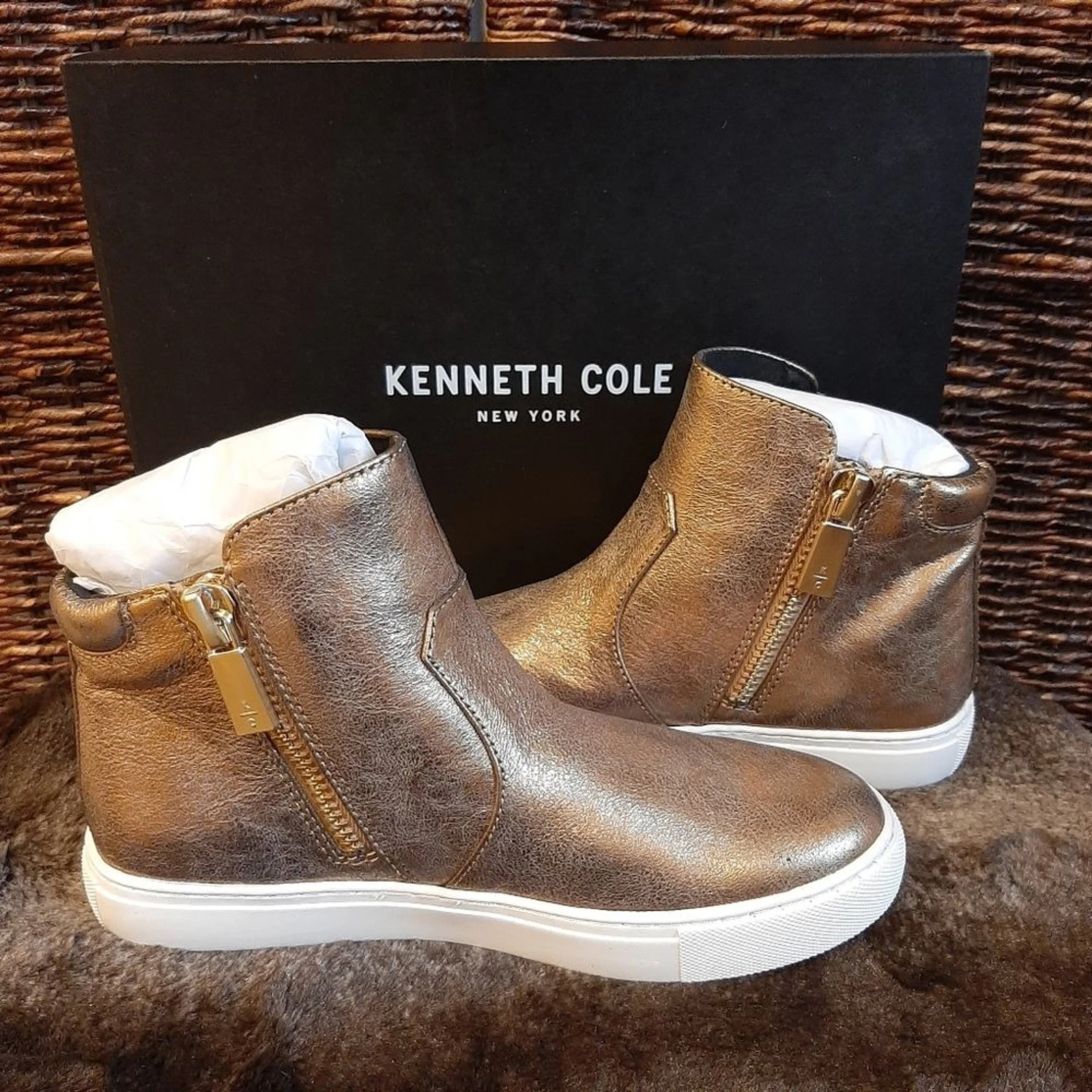 NIB Kenneth Cole Kiera Leather Metallic High Tops Sneakers Shoes Women 5.5 Gold