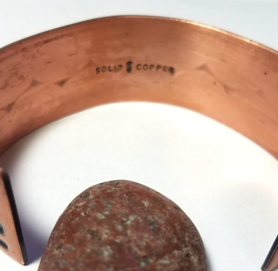 Vintage 1970's Stamped Solid Copper Wide Bat Design Cuff Bracelet Black Enamel Foto 4 de 4
