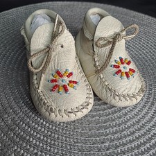 Guilmox Vtg Baby Sz 2 White Beaded Moccasins Collectible Decor Appreciation