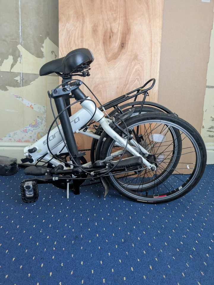 Carrera Subway Folding Bike 20in 6 Speed White/Black Rear Rack Mudguards - Image 2 of 4