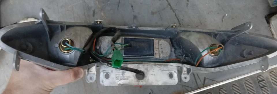 FARO FANALE STOP POSTERIORE KYMCO XCITING 300 R ULTIMO PEZZO - Immagine 4 di 4