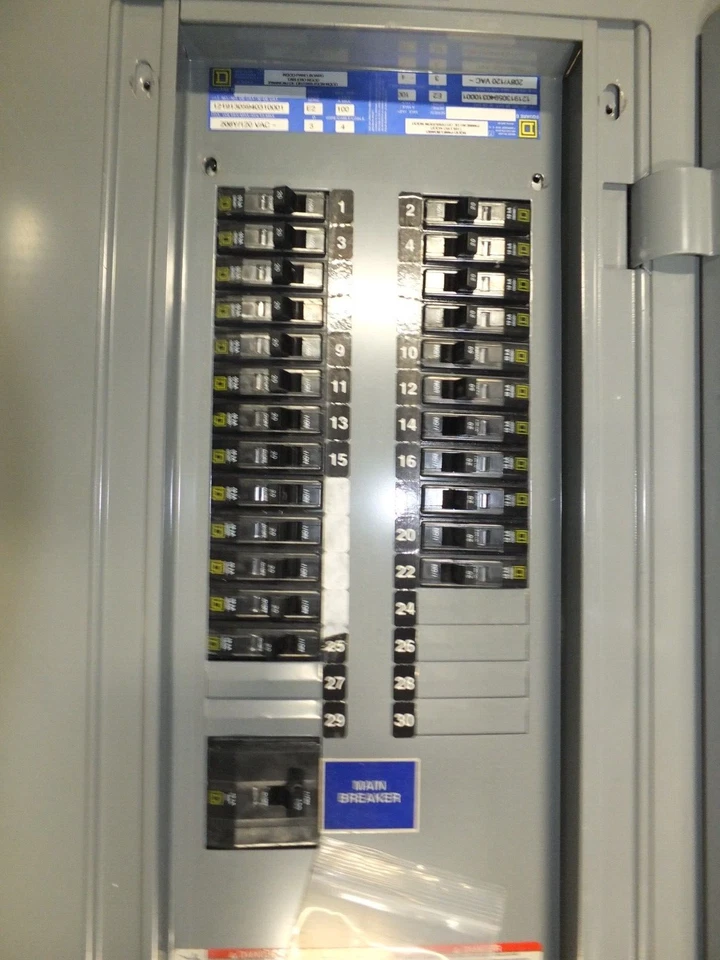 CUADRADO D - NQOD - 100 AMPERIOS - 208/120 VOLTIOS - PANEL INTERRUPTOR PRINCIPAL - 30 ESPACIOS #309 Foto 3 de 4