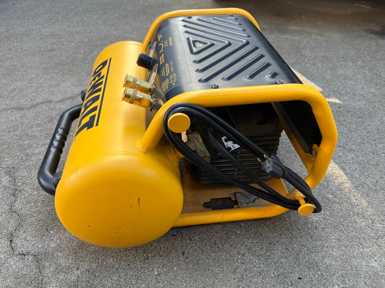 OEM Dewalt Manifold w/ Gauges, Regulator D55155 Air Compressor