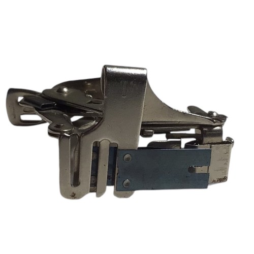 VINTAGE SINGER SEWING MACHINE 31 RUFFLER FOOT ATTACHMENT - Picture 6 of 6
