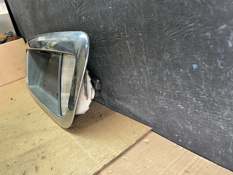 2003 to 2006 Lincoln Navigator Trunk Liftgate License Plate J4108 PS - Image 2 of 4