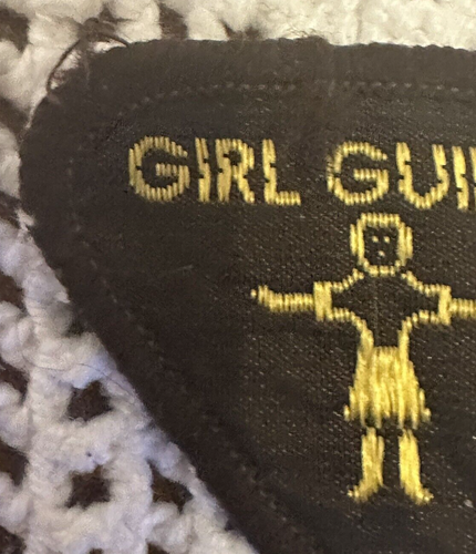 Vintage Brown & Yellow Embroidered Triangle Girl Guides Badge - Picture 4 of 5