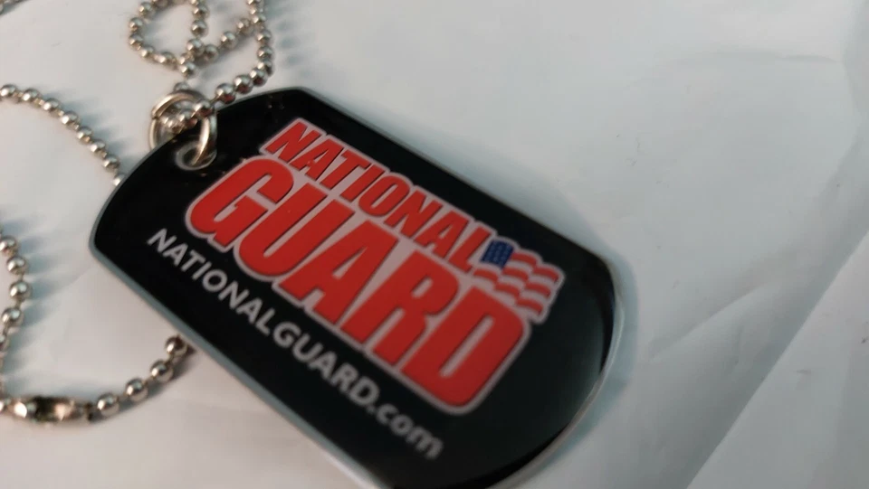 Etiquetas de perro promocionales Smackdown VS Raw 2011 con John Cena y Guardia Nacional Foto 2 de 4