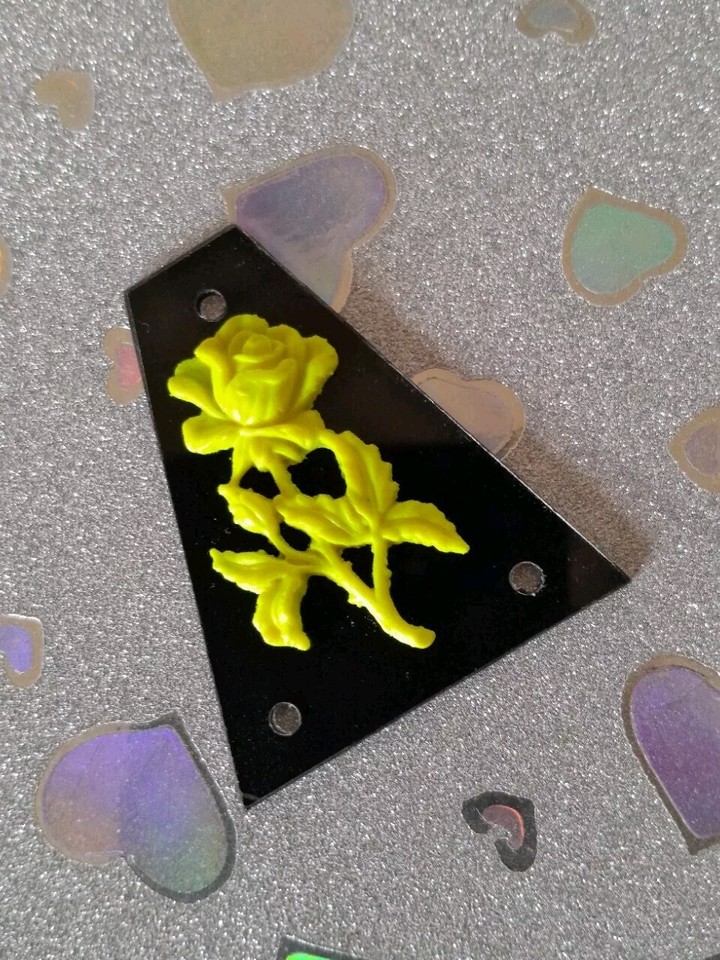 Truss rod cover for Jackson Guitar.fluorescent rose.viti non incluse