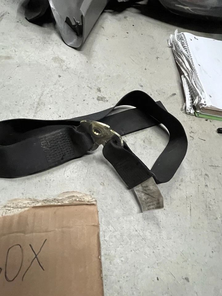 Задний центральный ремень безопасности 1986 1987 Bmw 325e E30 с оригинальной защелкой пряжки 1952839 - Изображение 4 из 4