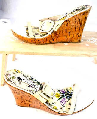 Two Lips  Picasso  Wedge Sandals 9M   Cream Straps   Floral Footbed   Cork Heel
