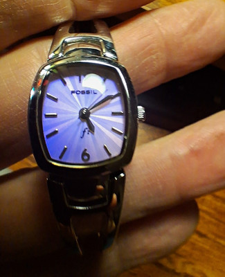 Fossil Women s Quartz Analog Dress Watch Silver Bracelet Purple Sunburst Dial