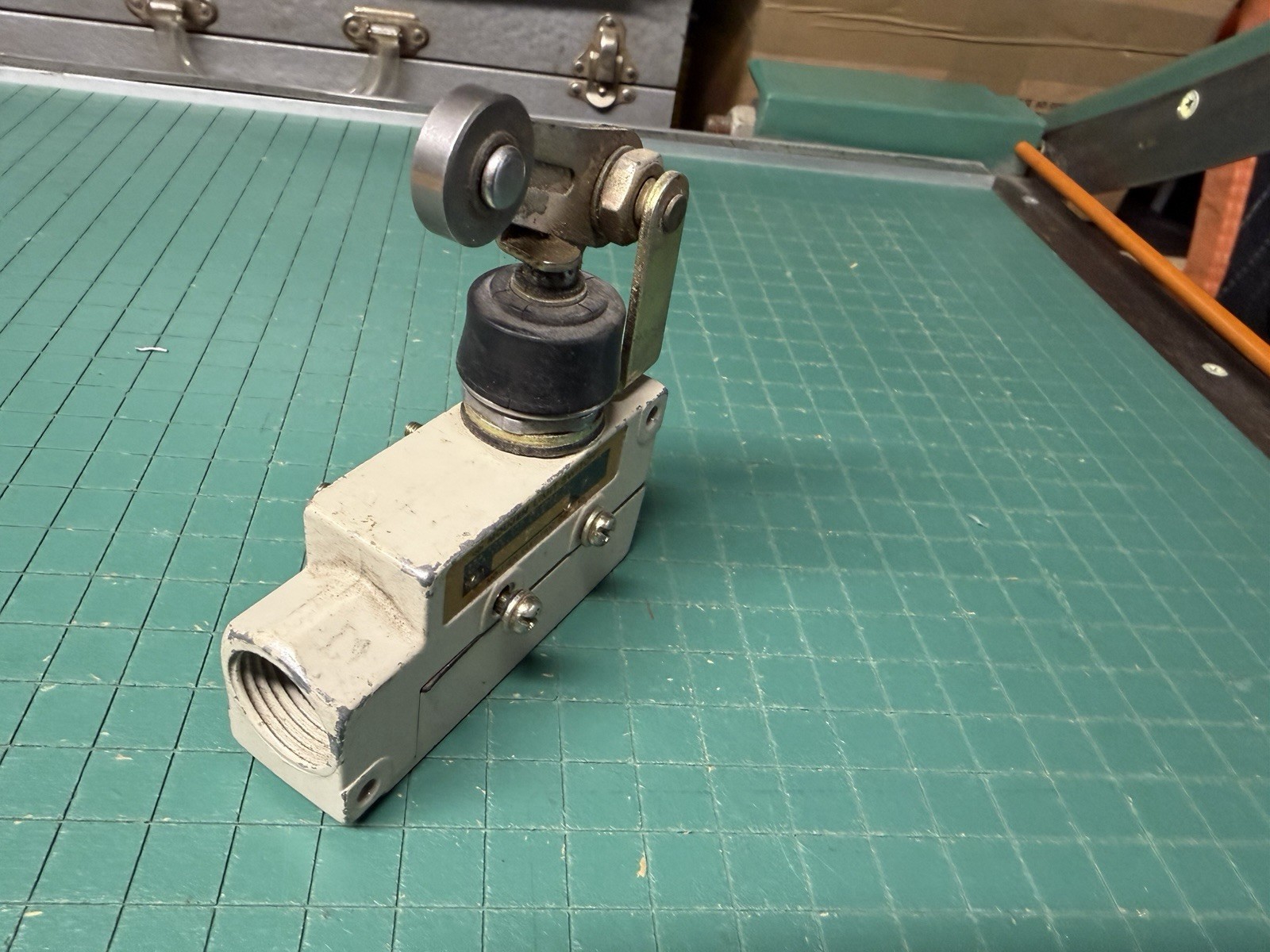 Moujen MJ1 Series Heavy-Duty Llimit Switch image 2