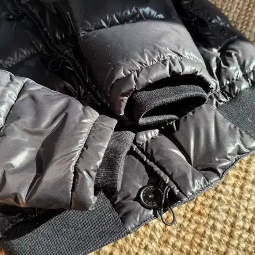 Moncler Coyote Fur Cropped Puffer Jacket - Size 100 thumbnail 7