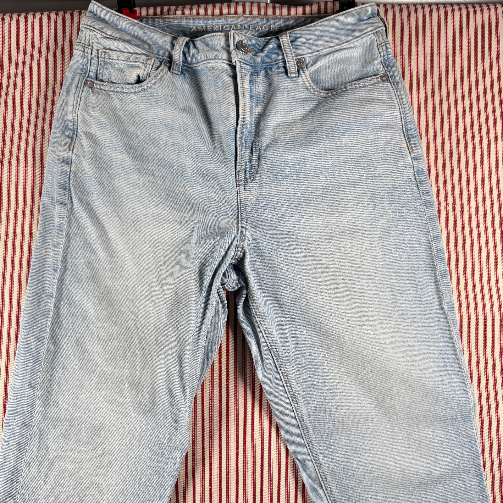 American Eagle Mom Jeans Women 10 Short Light Wash High Rise Strigid