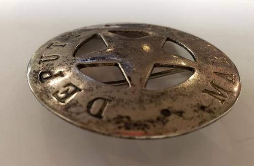 AUTHENTICITY KEVIN COSTER " WYATT EARP " BADGE FROM WYATT EARP-PLANET HOLLYWOOD - Picture 6 of 11
