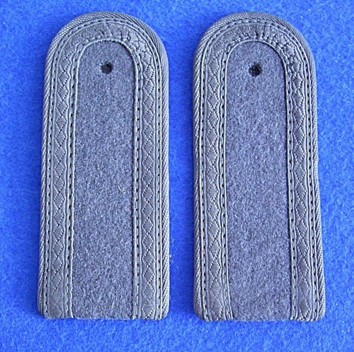 04 087 Ein Paar Schulterstücke Unteroffizier Felddienstuniform NVA - Picture 1 of 2