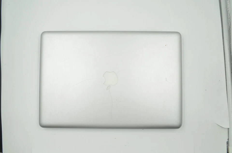 Grado A Apple MacBook 15" A1286 2011 i7 2.0Ghz 160GB HDD 4GB RAM - Leer detalles Foto 2 de 4