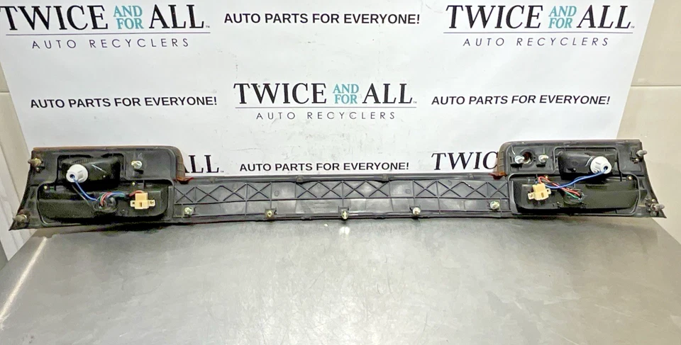 Conjunto de luz trasera central para vagón Subaru Legacy Outback 1996-1999 OEM Foto 4 de 4