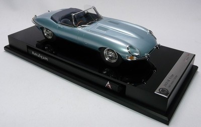 Jaguar E-type Roadster Blauw  1:18 M6009 van Amalgam Geen BBR/MR
