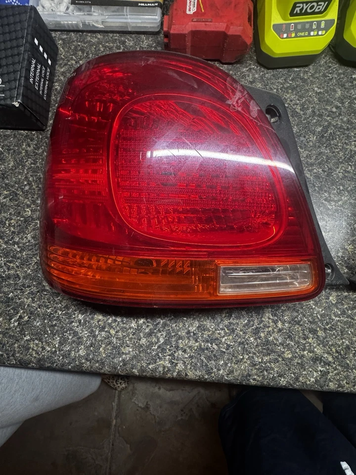GS300,GS400,GS430 OEM Rear Tail light Assembly  - Изображение 2 из 4
