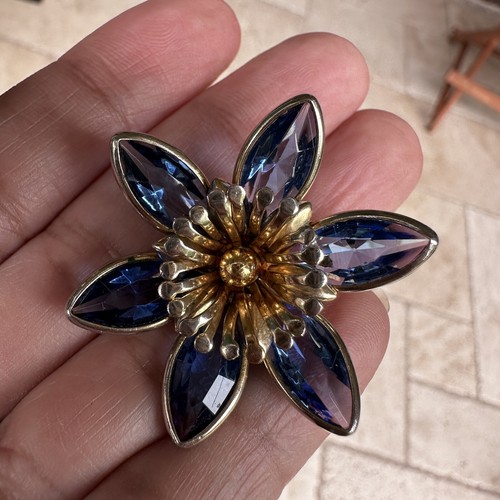 Broche de flores vintage cristal azul gemas tono dorado metal joya de moda 1,25" - Imagen 4 de 5