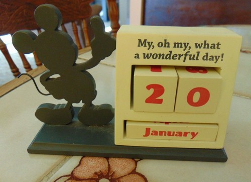Disney Mickey Mouse Hallmark Silhouette Figurine Perpetual Calendar Desk Top