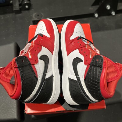 Nike Air Jordan 1 Retro High OG PS Satin Snakeskin Chicago