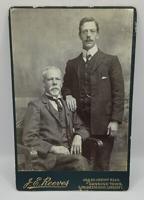 Kabinettkarte zwei Männer in Anzügen, Reeves, Canning Town und Lowestoft.