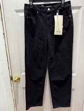 New No Boundaries High Rise Black Straight Leg Jeans. Size 8. Great Casual Jean.