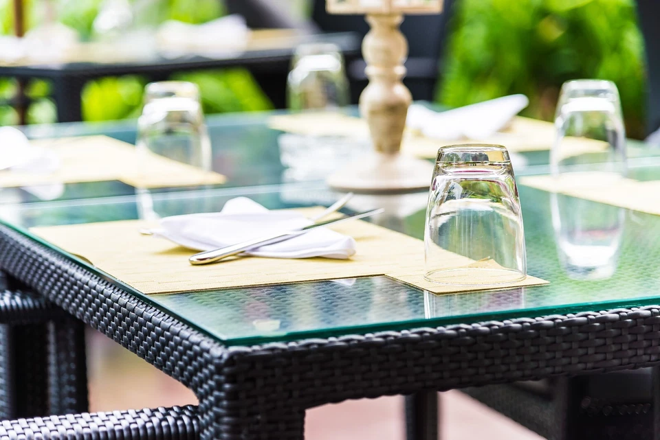 Mesa Pro Safe Glass 33" Cuadrada Vidrio Templado 3/8" Grueso Borde Plano Foto 4 de 4