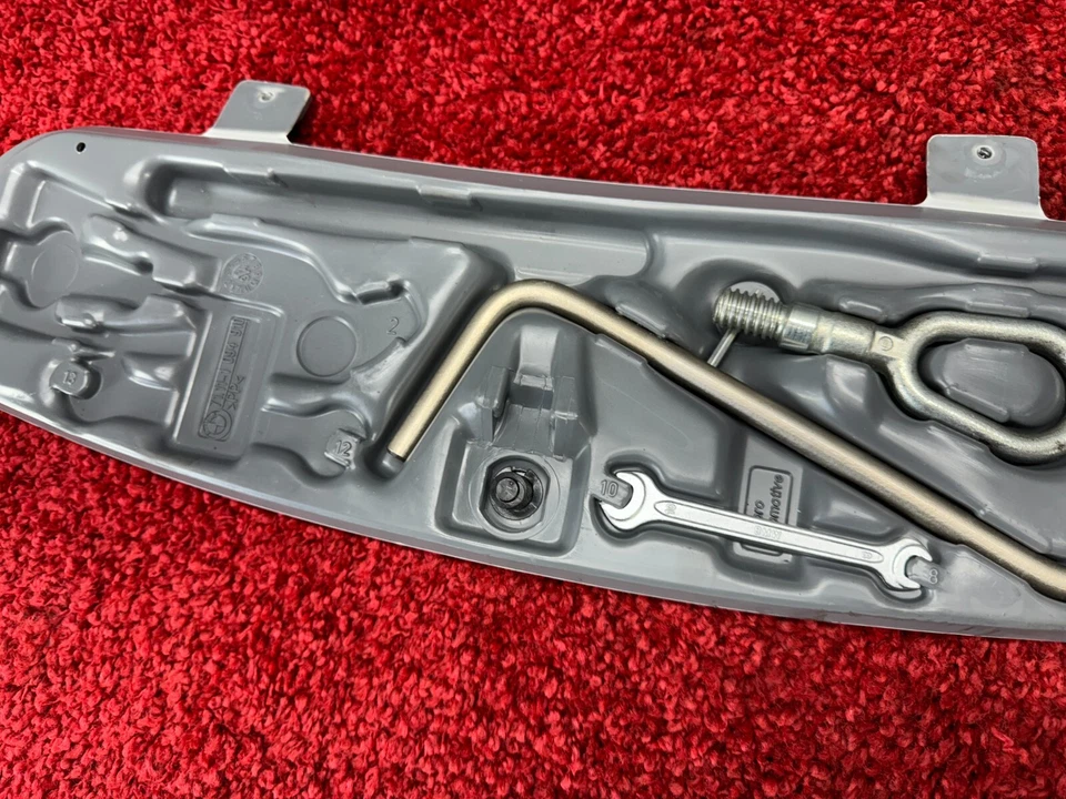 Conjunto de panel de herramientas de maletero trasero BMW 2000-2006 E46 ZHP fabricante de equipos originales Foto 3 de 4