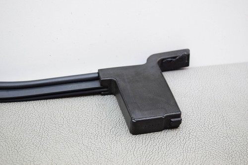 Kia Sportage QL Bonnet Rubber 86430-D9000 1.7 Diesel 85kw - Picture 2 of 10